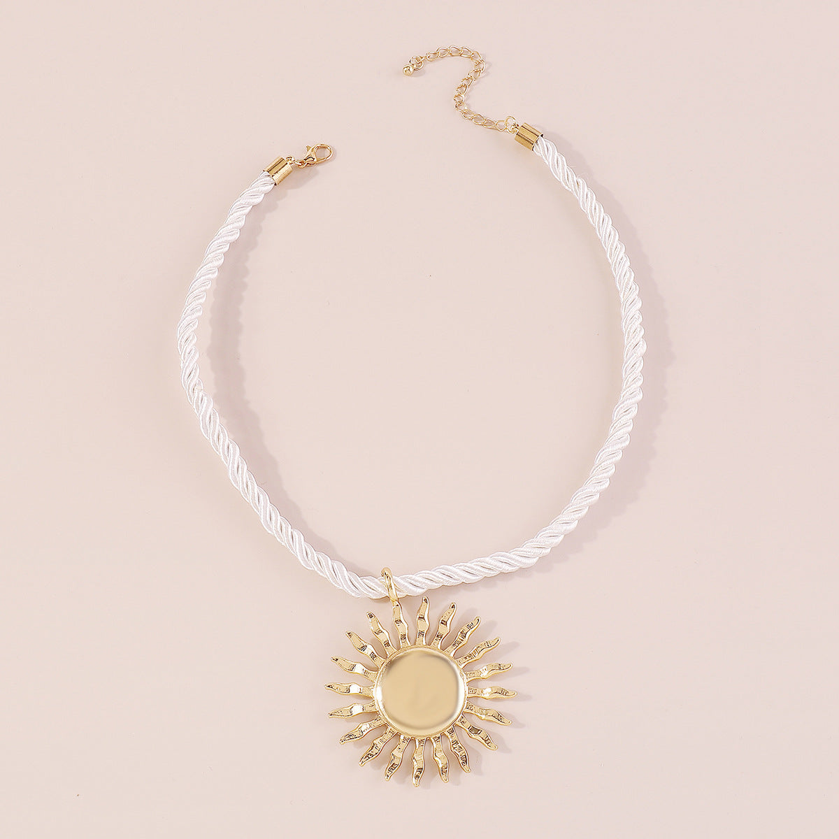 Dulce y Atrevido Collar de Clavícula con Colgante de Girasol Geométrico, Conjunto en Aleación con Acabado Chapado