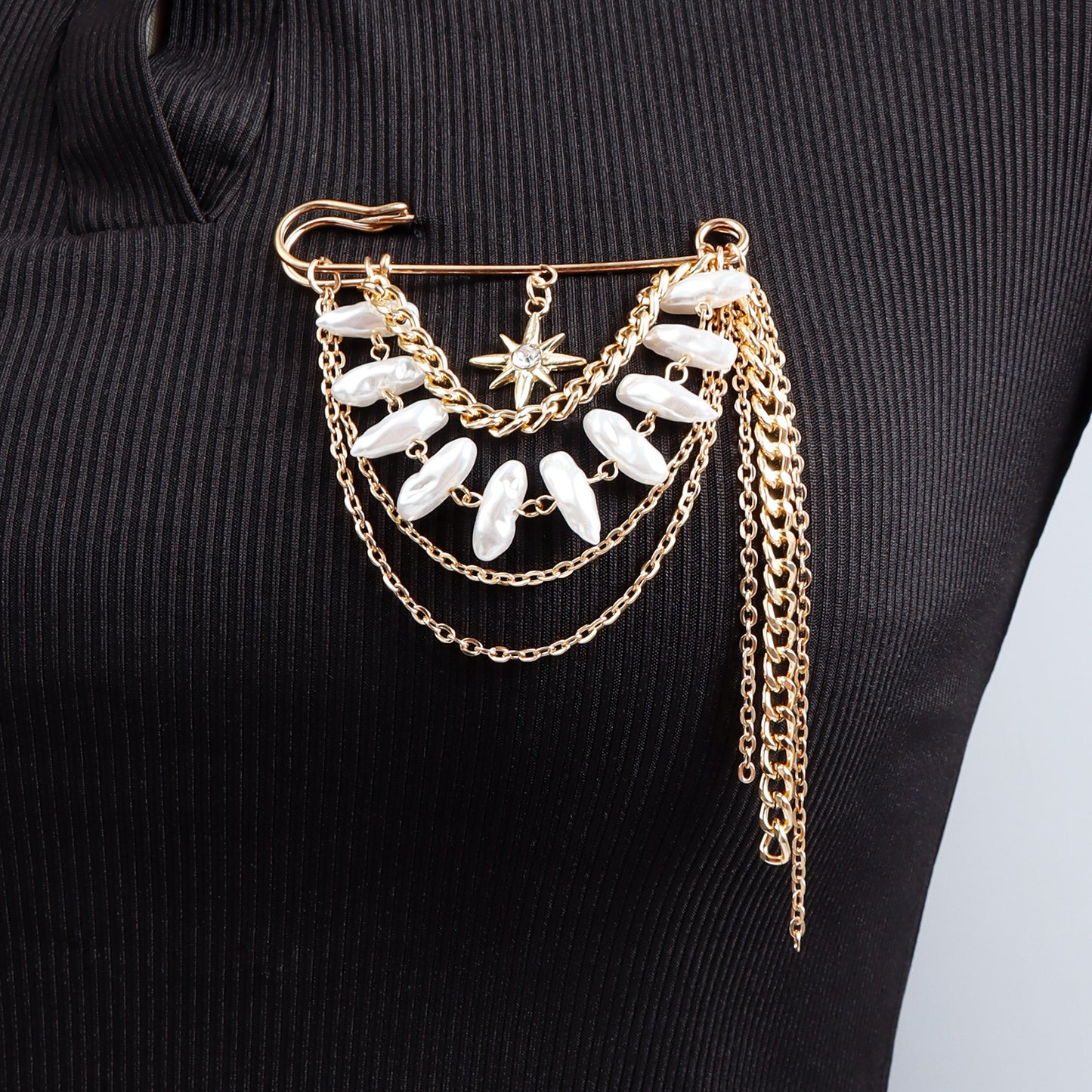 Broche de aleación geométrico vintage de moda OL con diseño de estrella de ocho puntas y borla para mujer