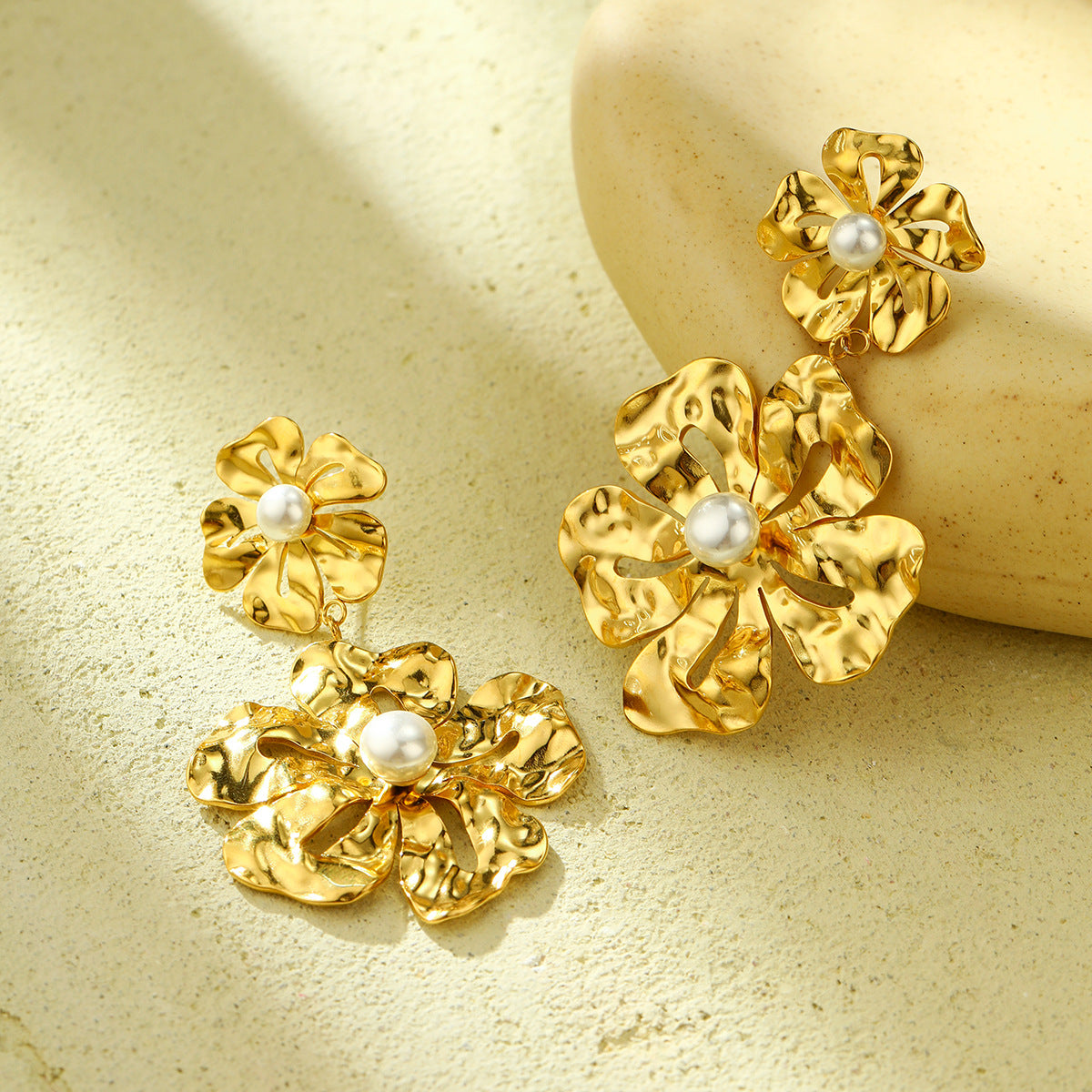 Vintage Floral Pearl-Embellished Titanium Steel Stud Earrings with Rhinestone Accents and Textured Folded Petal Design