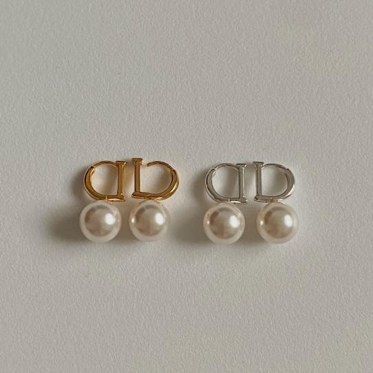 Sweet Fresh Natural Style Water-Drop Shaped 925 Sterling Silver Pearl Stud Earrings with Letter Accent