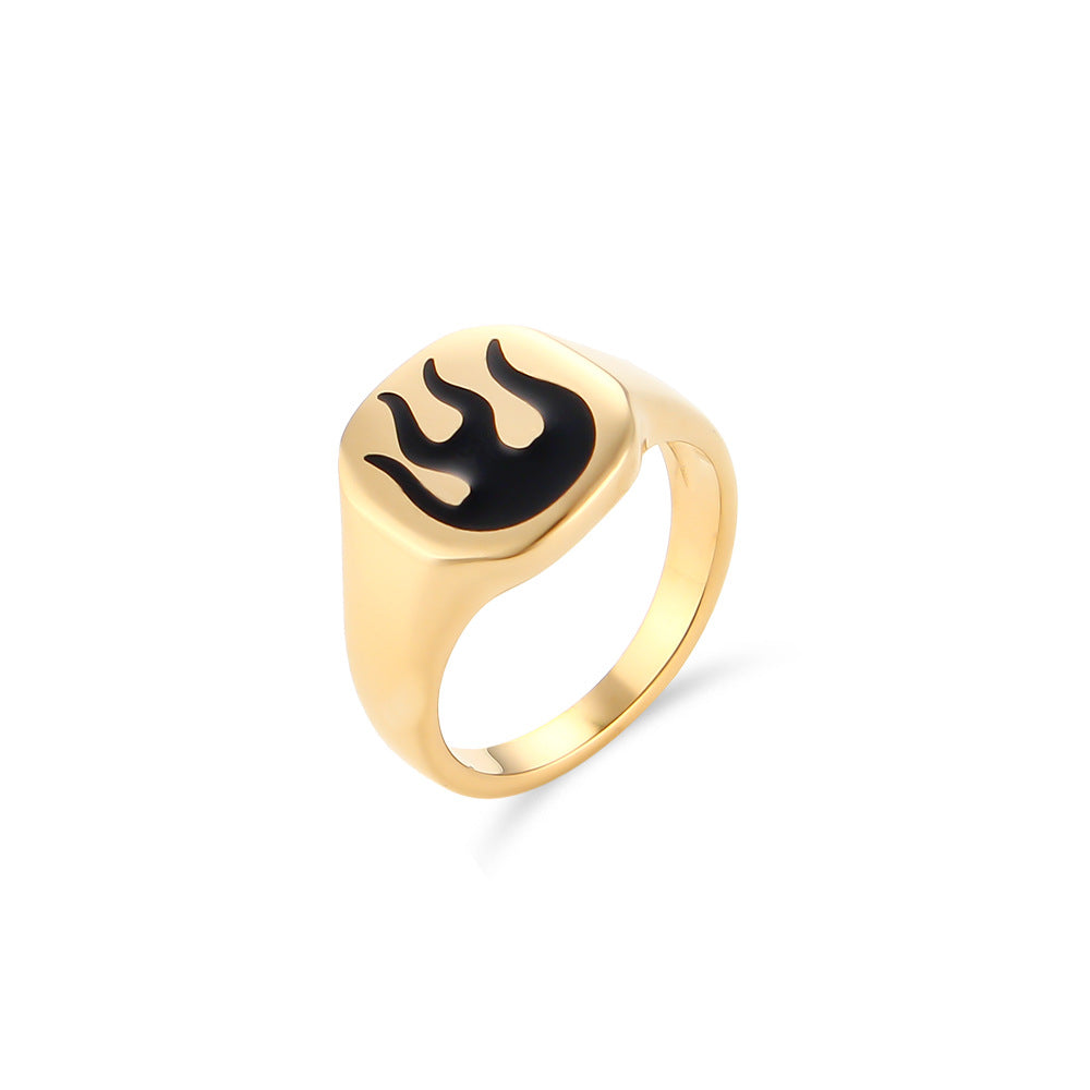 Anillo de mujer con diseño geométrico de llamas de inspiración vintage, hecho de acero inoxidable con baño de oro de 18K y detalles de esmalte