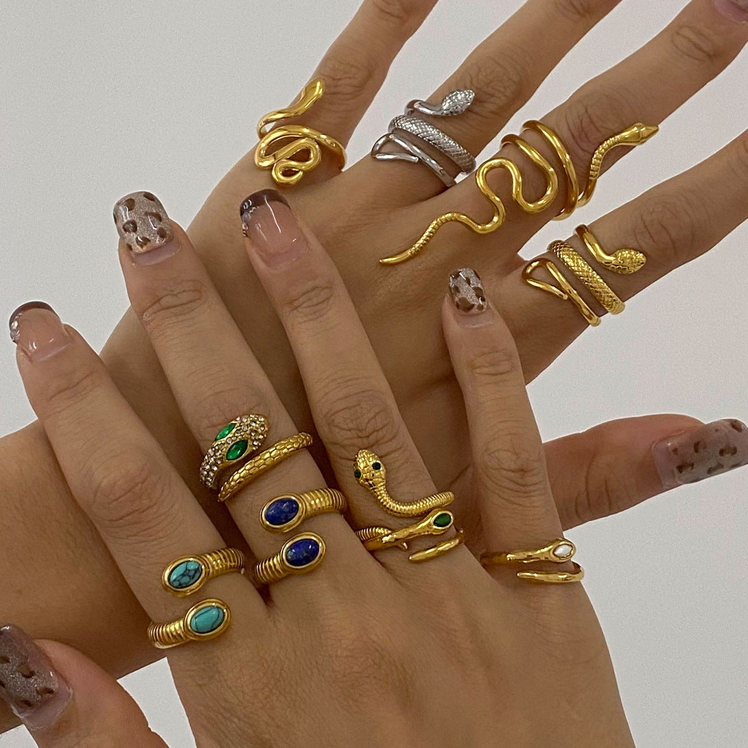 Anello minimalista con serpente geometrico in acciaio inossidabile con finitura placcata da donna