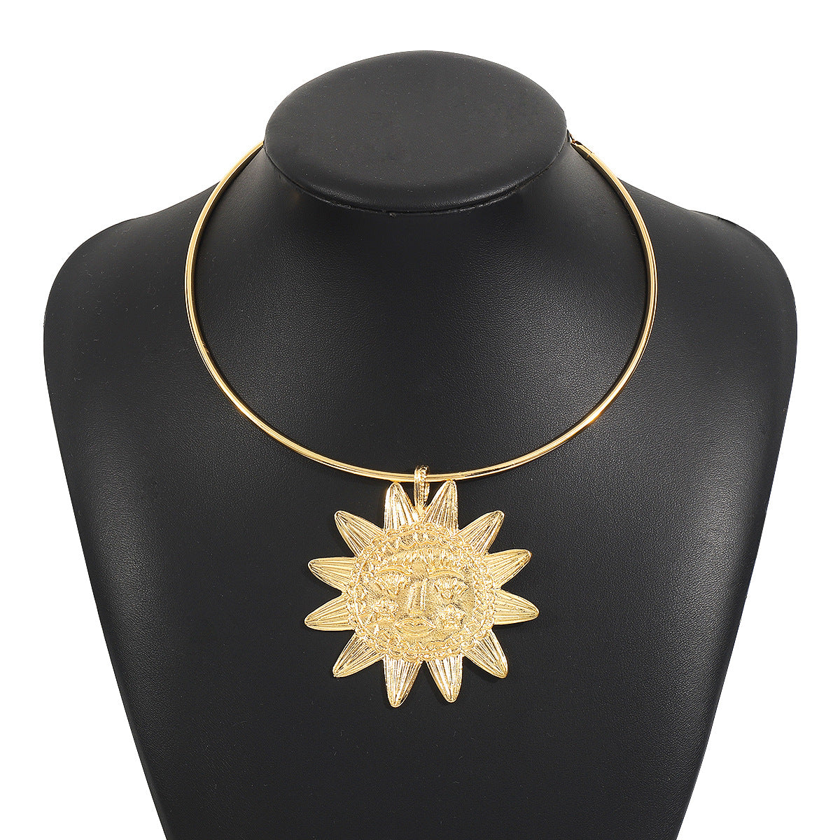 Collar con colgante geométrico de corazón personalizado para mujer con aleación galvanizada y base de hierro