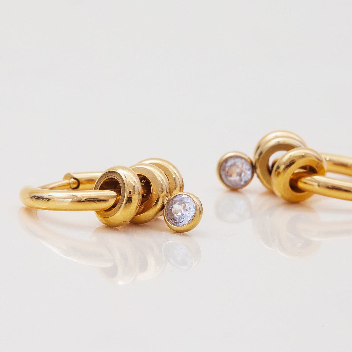 Orecchini a perno geometrici minimalisti in acciaio inossidabile con intarsio in strass per donna, gioielli di lusso in acciaio al titanio placcato ipoallergenico