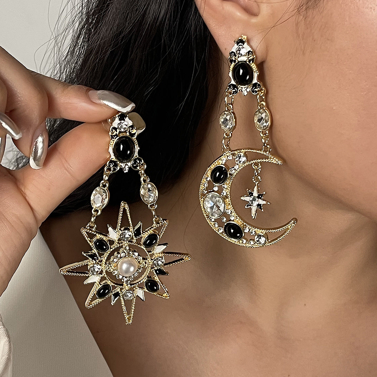 Pendientes de estrella y luna asimétricos con cristales para mujer: dulces y atrevidos