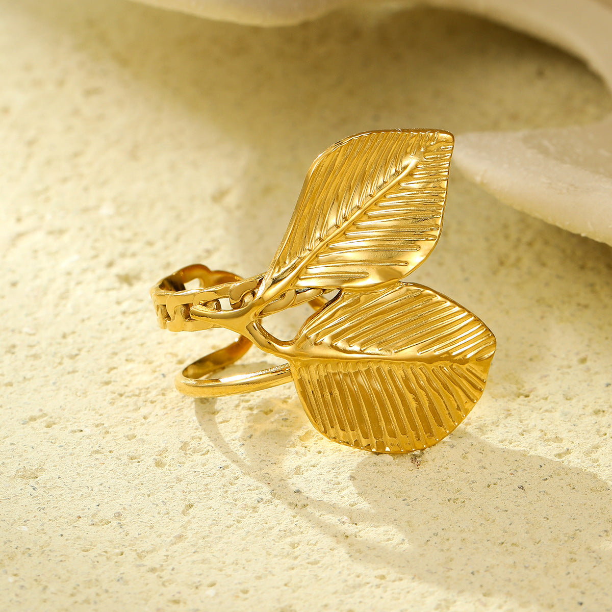 Anillo de acero inoxidable con forma de hoja, chapado, de estilo minimalista y a la moda para mujer