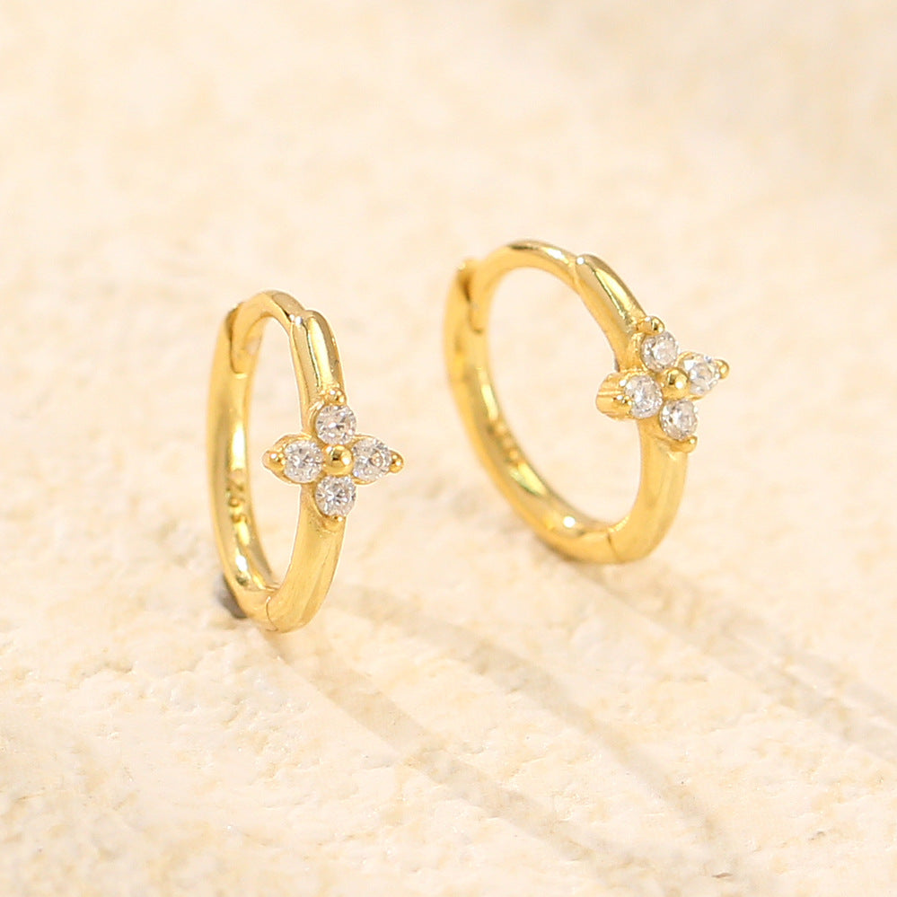 Orecchini a perno da donna in argento sterling S925 a forma di trifoglio minimalista con intarsio di strass