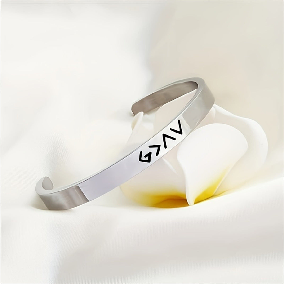 Pulsera ajustable de acero inoxidable en forma de C con diseño "God Is Greater" de inspiración religiosa para hombres y mujeres