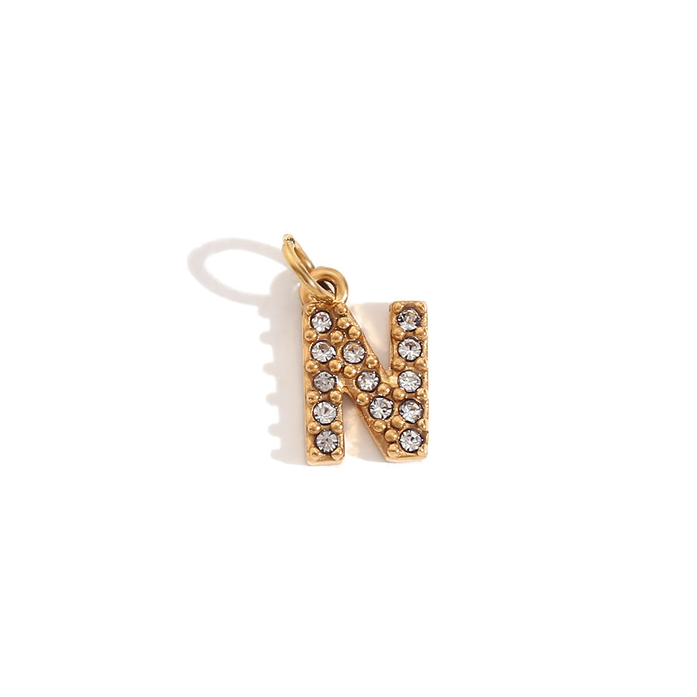Collana pendente con iniziale in acciaio inossidabile placcato oro 18K e intarsio di strass, stile minimalista