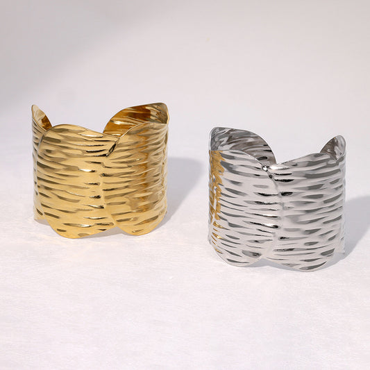 Bracciale Irregolare Largo con Polsino in Acciaio Inossidabile Placcato Oro da Donna, Design Minimalista ed Elegante di Tendenza