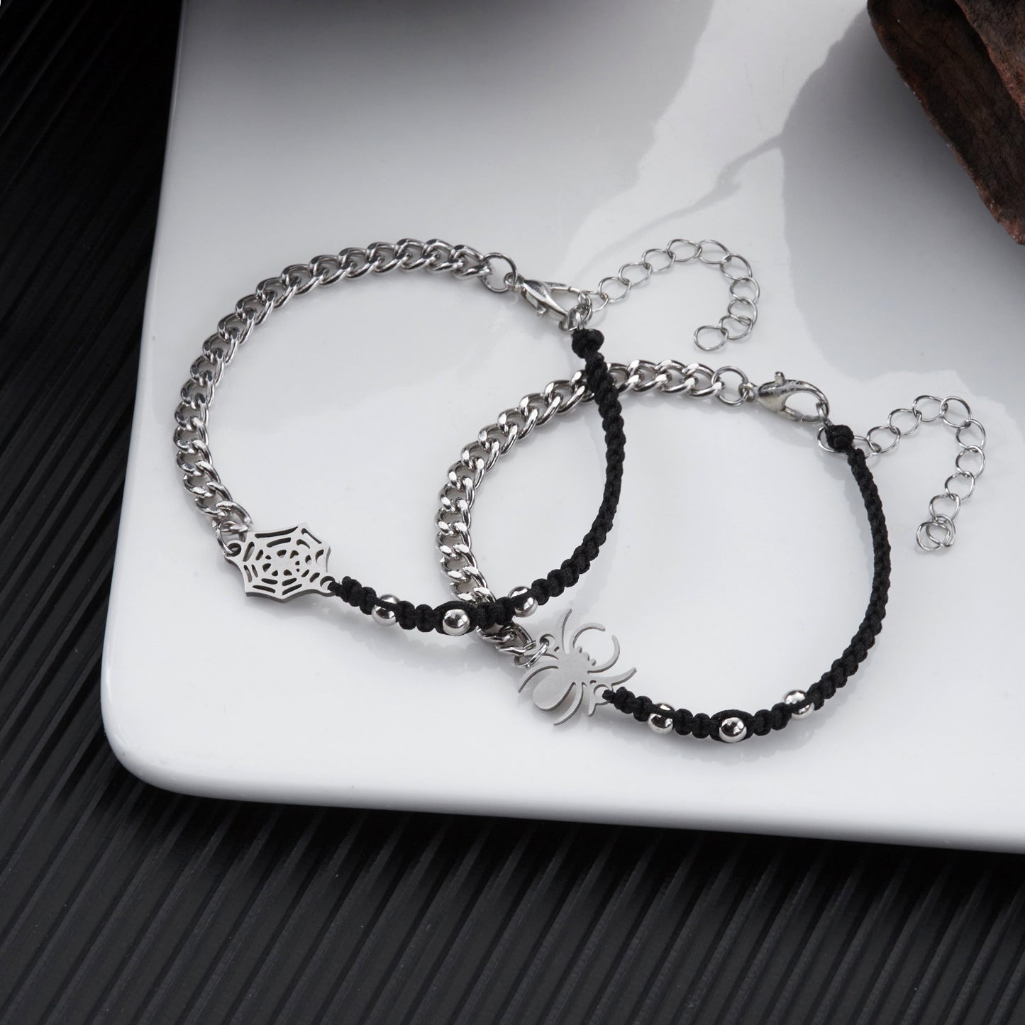 Gothic Style Spider Web Woven Bracelet in Alloy with Electroplating for Men and Women