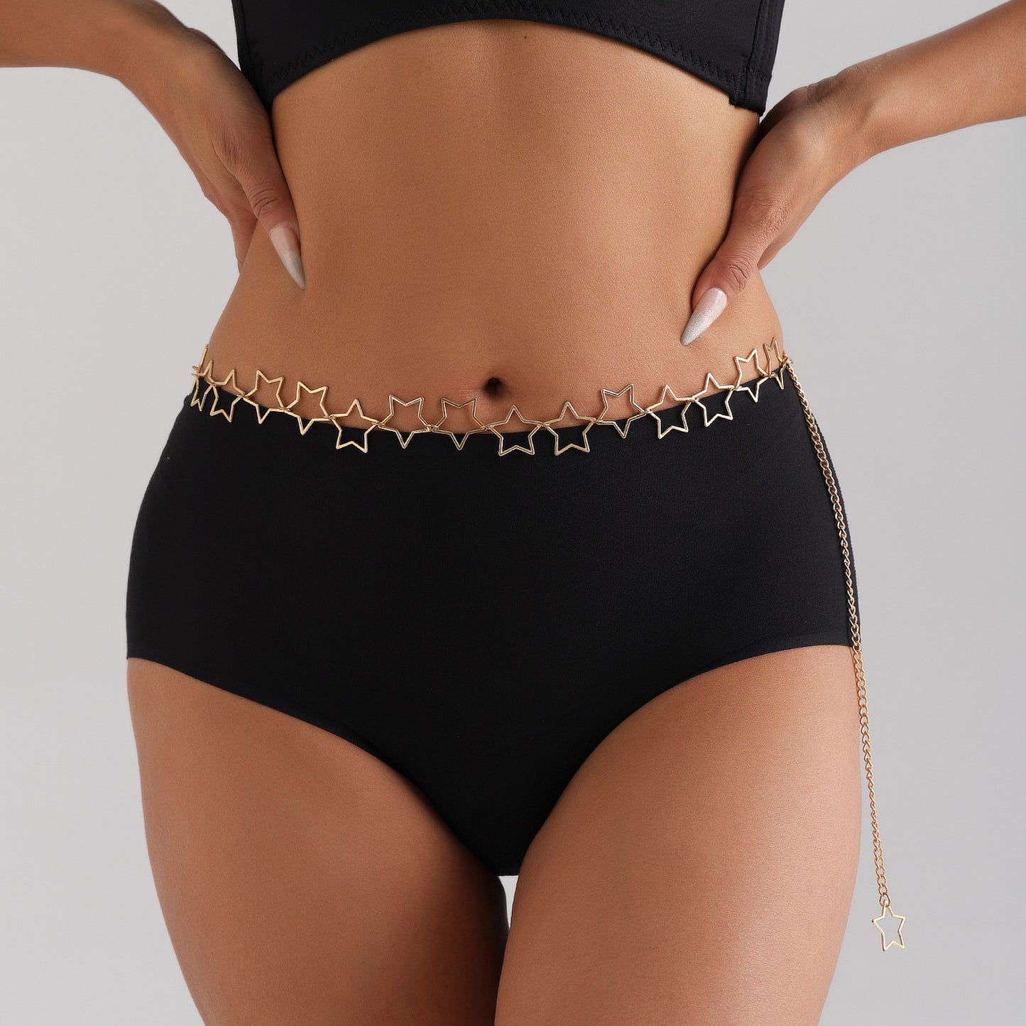 Cadena de cuerpo hueca metálica con forma de estrella punk minimalista para mujer con acabado pintado
