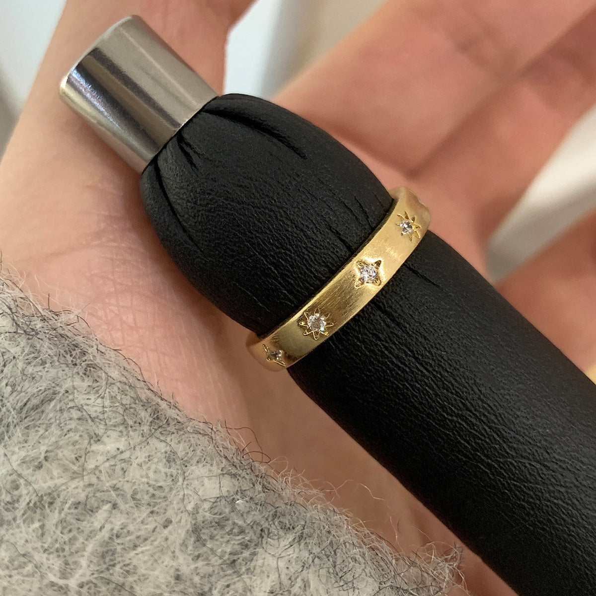 Anello regolabile da donna in zirconi quadrati con geometria in stile vintage, in rame con estetica retrò artistica