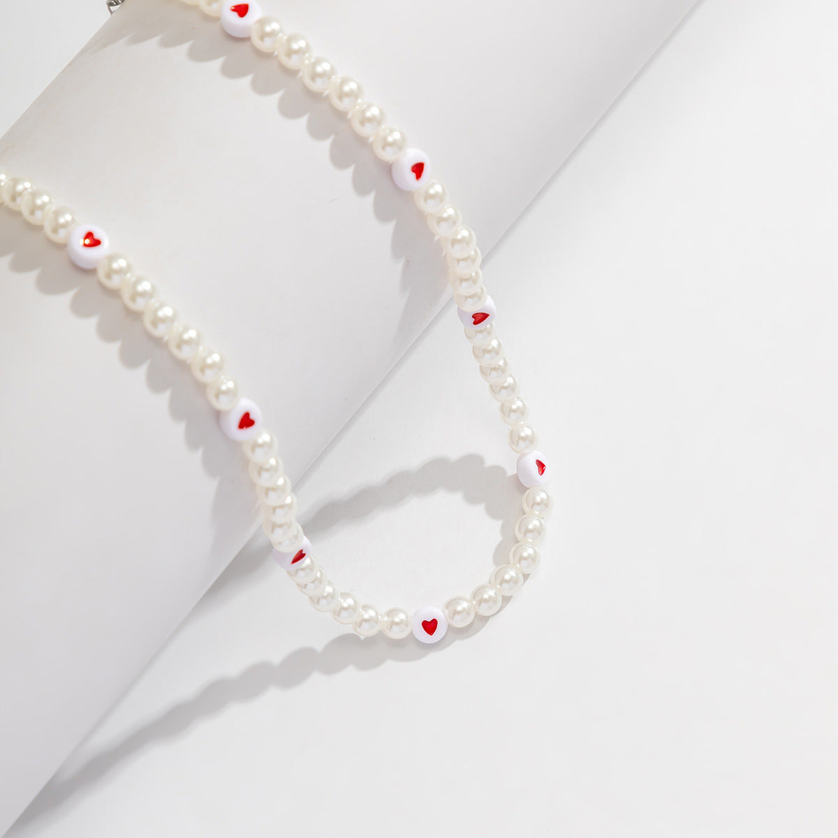 Collana da donna con ciondolo a cuore in perle artificiali stile floreale rustico e catena di perle