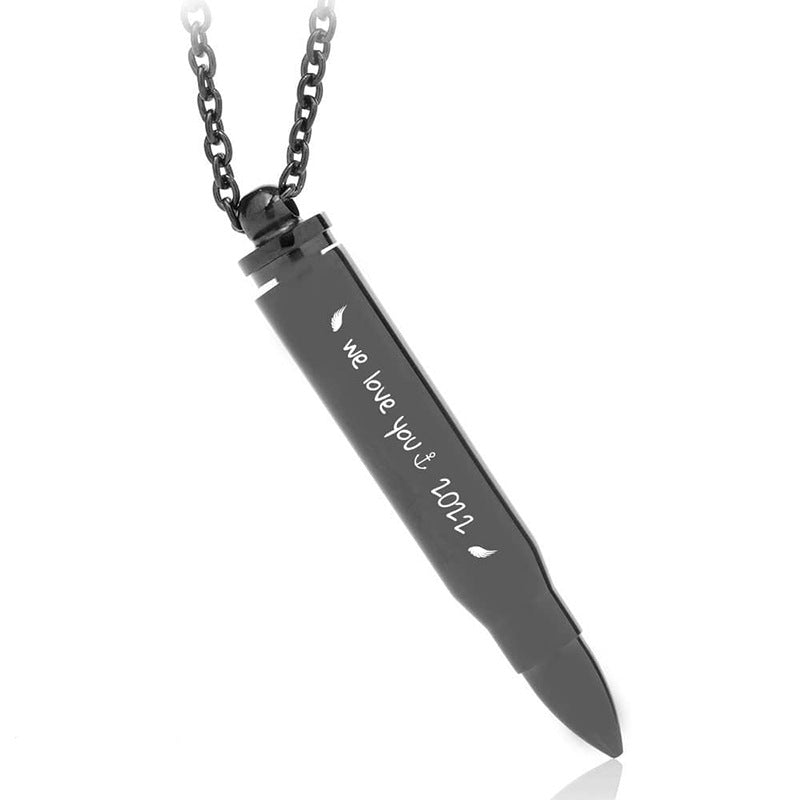 Collar masculino de acero titanio con forma de bala, geométrico y minimalista, con acabado chapado para un estilo versátil