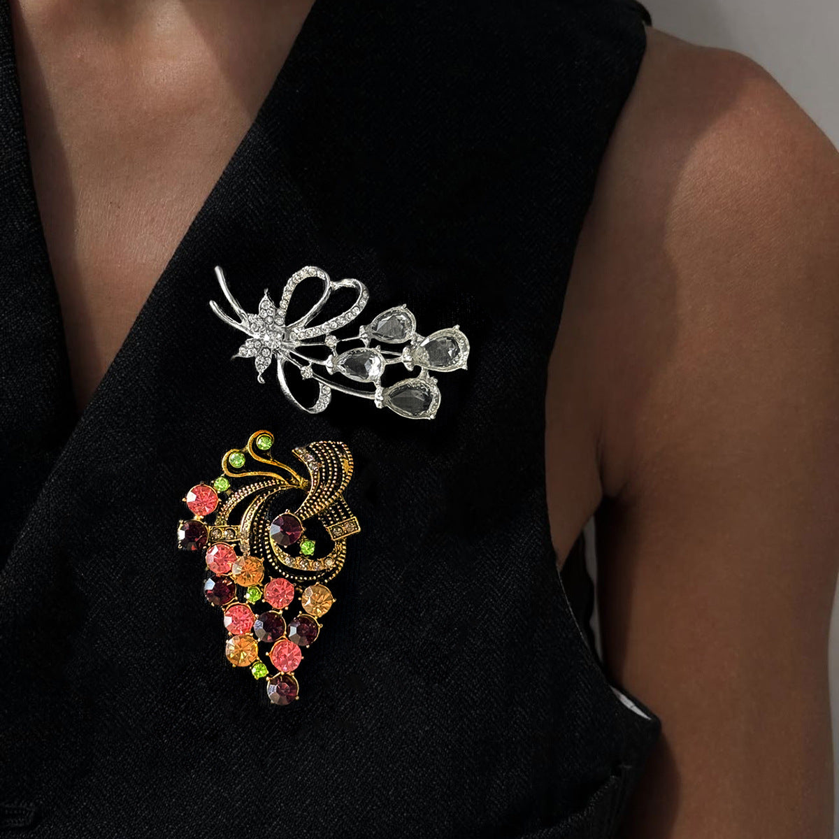Elegant Geometric Brooch for Women and Men, Alloy with Rhinestone Inlay, Luxury Minimalist Fashion Accessory for Fall and Winter