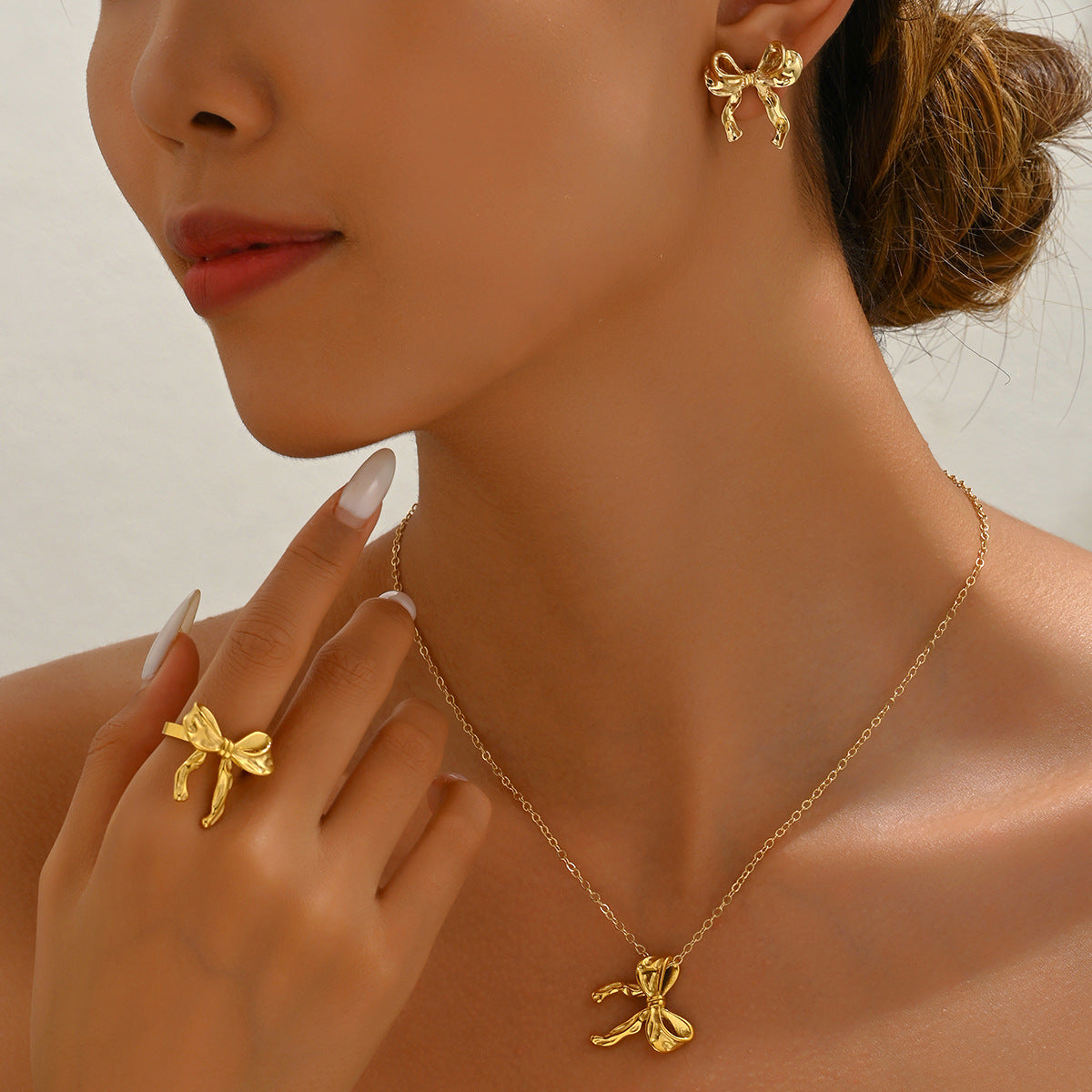 Elegante conjunto de collar con colgante de cobre en forma de lazo y acabado chapado, para mujer, estilo viajero