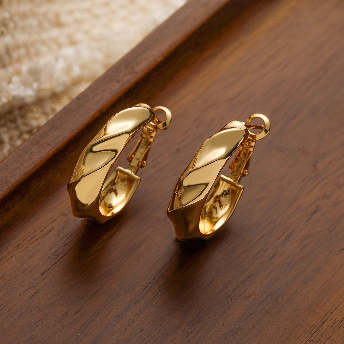 Irregular Geometric Wave-Shaped Copper Earrings with 18K Gold Plating for Women, Fashion-Forward Minimalist Design