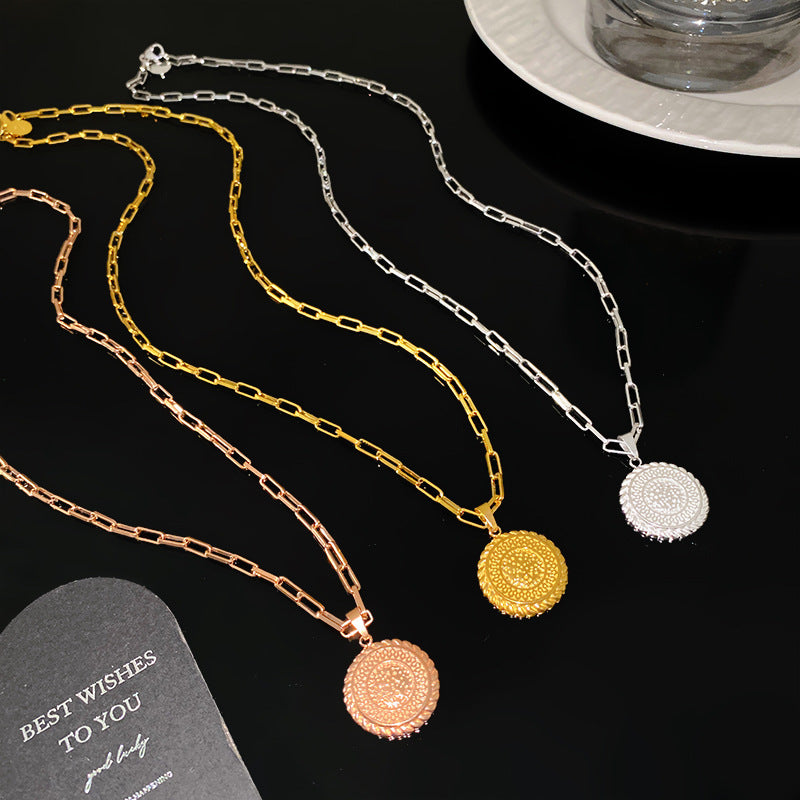 Sweet Streetwear Round Heart Floral Pattern Titanium Steel PVD Pendant Necklace with Curb Chain