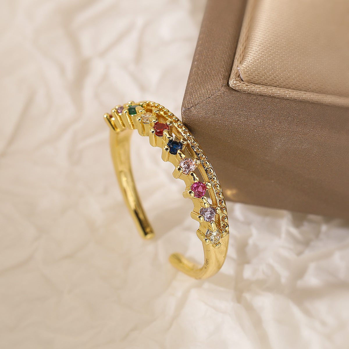 Anello regolabile geometrico minimalista in rame placcato oro e zirconi da donna