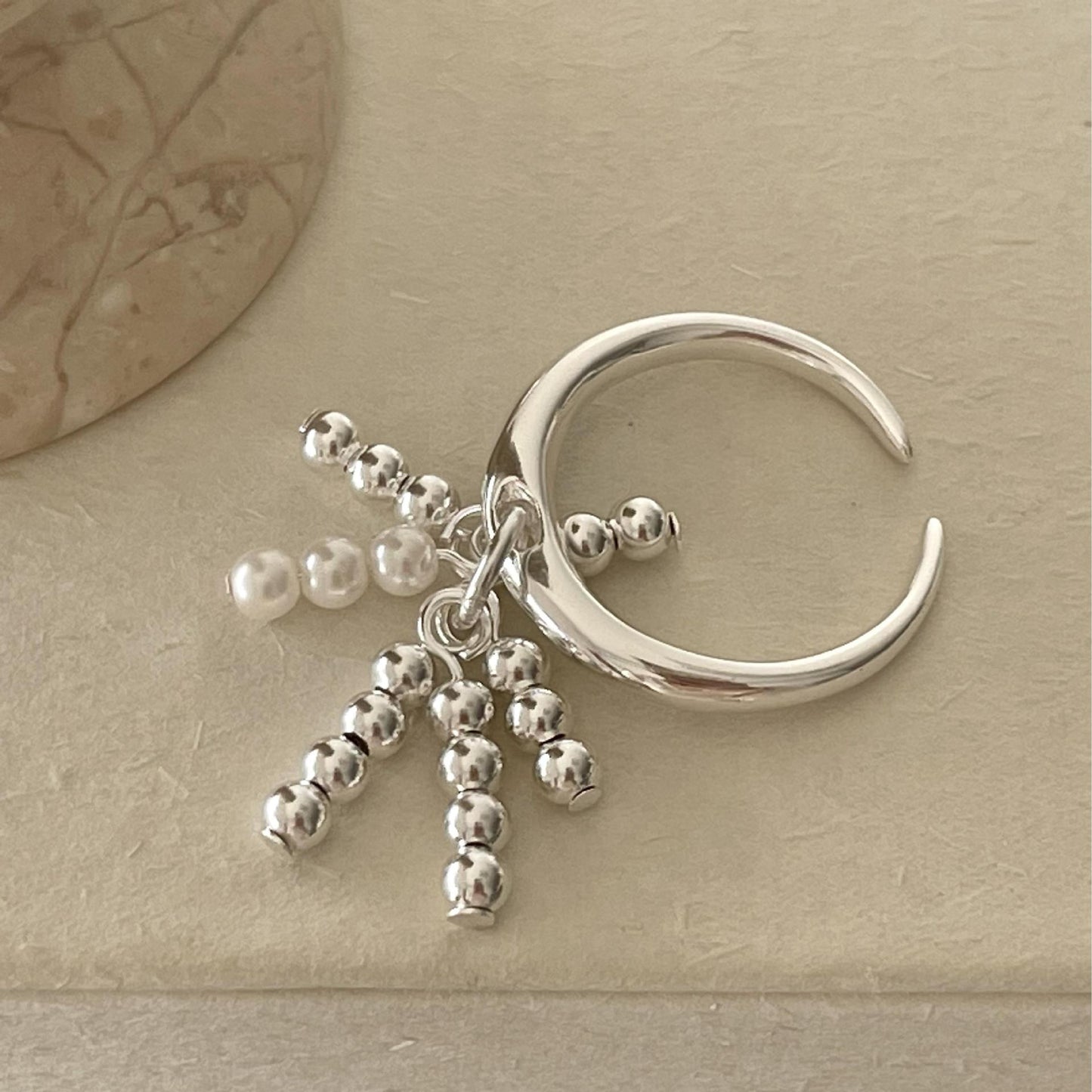 Anillo minimalista con borla de plata de ley S925 y cuentas con detalles de perlas para mujer