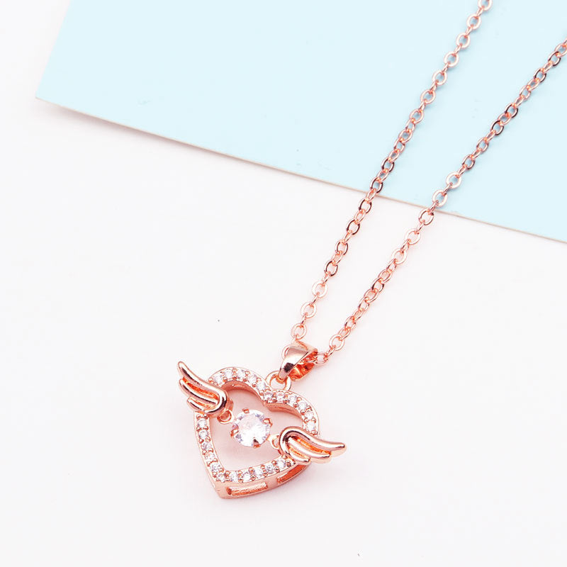 Affascinante Collana con Ciondolo a Cuore d'Angelo da Donna in Acciaio al Titanio con Intarsio di Strass su Catena a O Design Elegante Minimalista