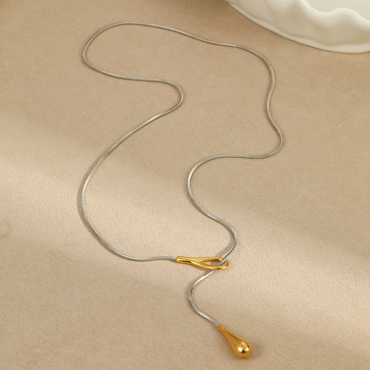 Collana da donna a pendente geometrico minimalista in acciaio inossidabile con catena a Y regolabile e finitura placcata
