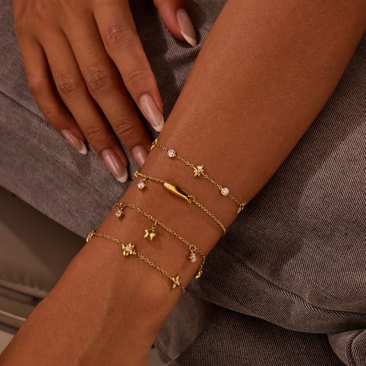 Pulsera de Acero Titanio en Forma de Estrella de Moda con Chapado en Oro de 18K e Incrustaciones de Zirconia para Mujer
