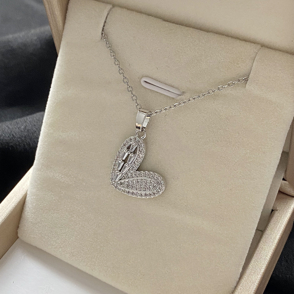 Elegante Collana con Ciondolo a Farfalla Floreale in Acciaio al Titanio, Rame Placcato e Zirconia Micro-Incastonata su Catena ad O per Uomo e Donna