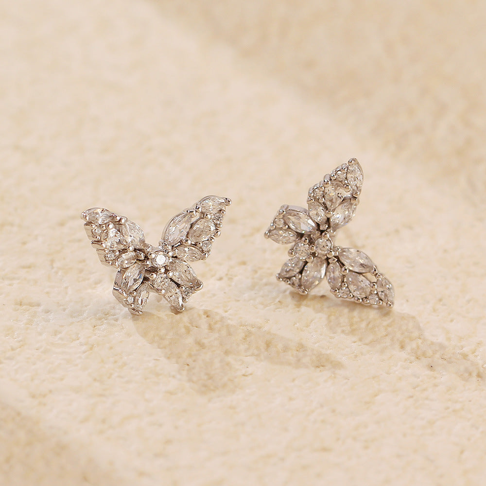 Orecchini a Perno in Argento Sterling S925 a Forma di Farfalla Dolce e Audace con Intarsio di Strass e Finitura Placcata