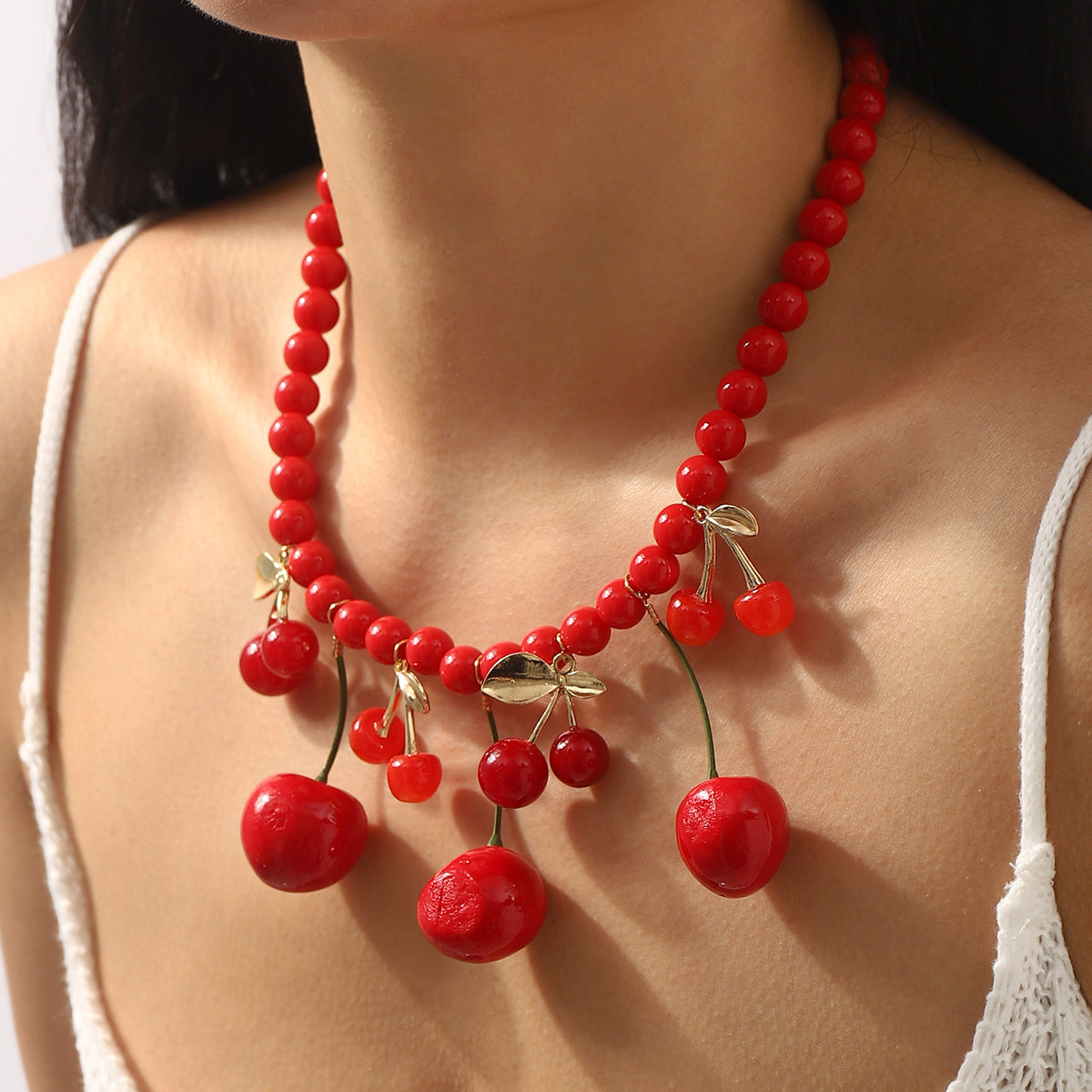 Dulce y fresco collar con colgante de cereza y cadena de cuentas para mujer