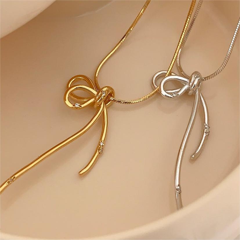 Collana con ciondolo nodo a fiocco minimalista in argento sterling 925 con accento geometrico