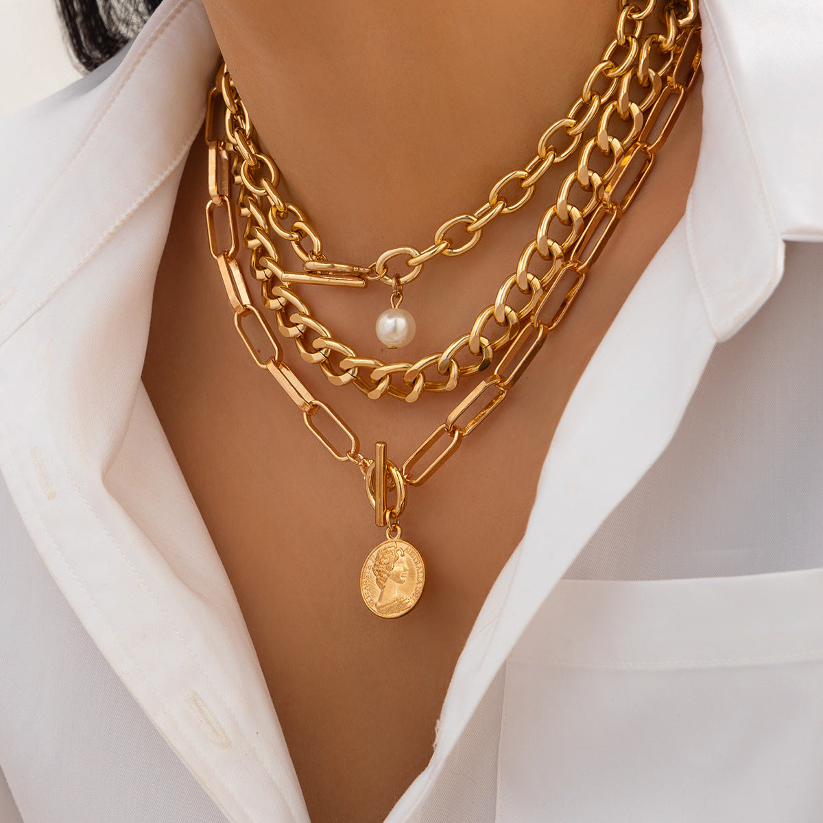 Collar con colgante geométrico estilo vintage con cadena de serpiente y eslabones cruzados para mujer