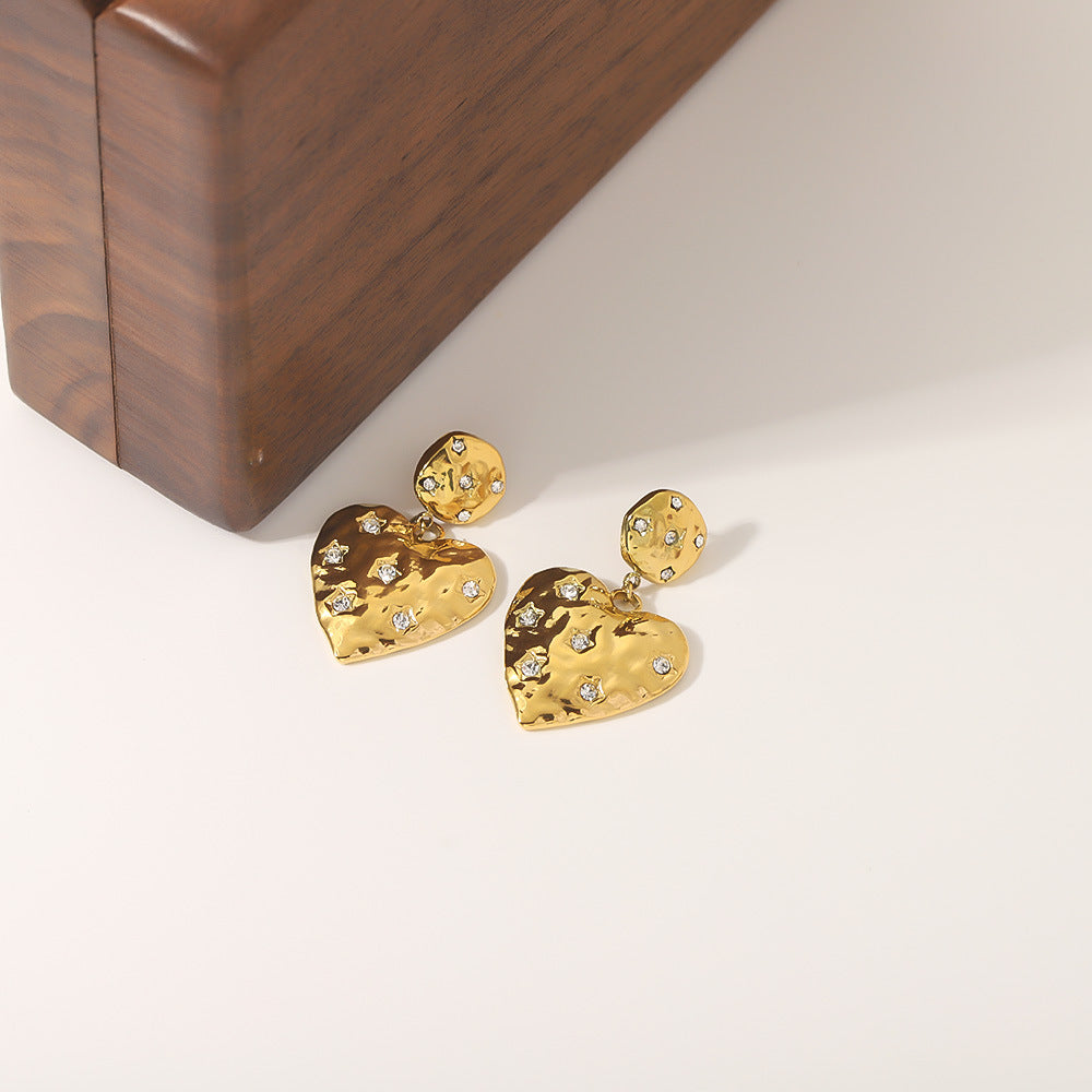 Orecchini vintage a cuore in acciaio al titanio con intarsio di strass e placcatura in oro 18 carati da donna