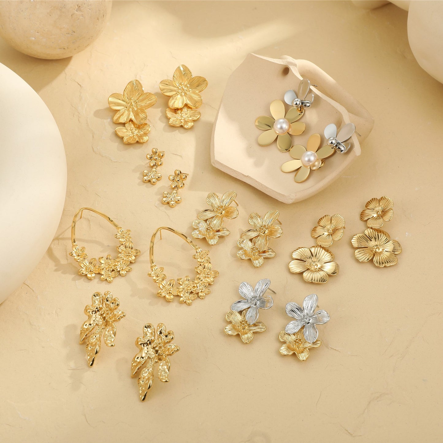 Elegantes Pendientes de Perlas de Acero Inoxidable con Forma Geométrica y Baño de Oro para Mujer
