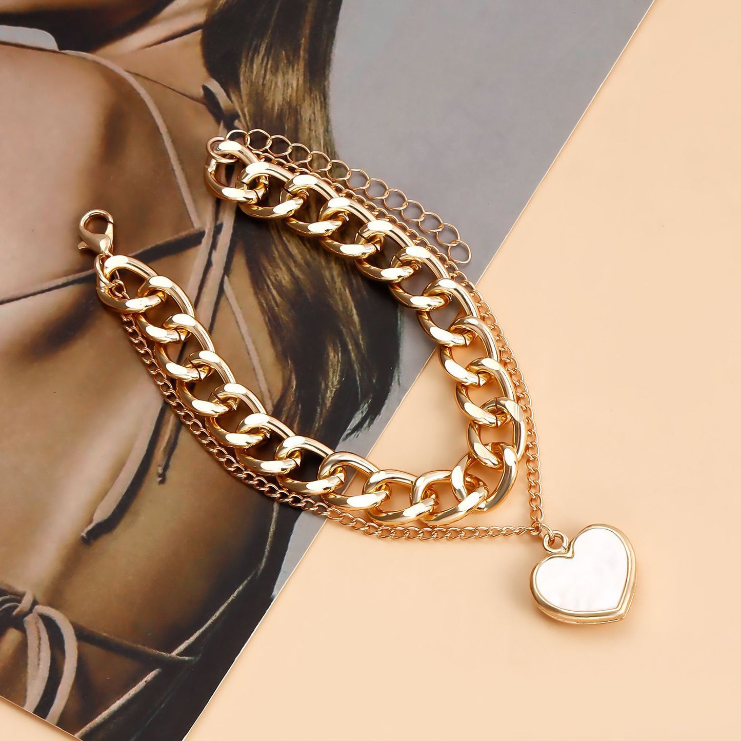 Pulsera geométrica minimalista de aleación para mujer con imitación de nácar blanco y acabado chapado