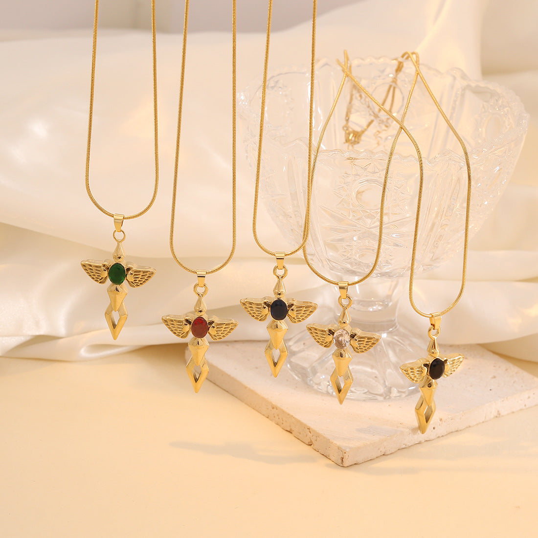 Collana con ciondolo a croce personalizzata in acciaio inossidabile da donna con stile minimalista moderno