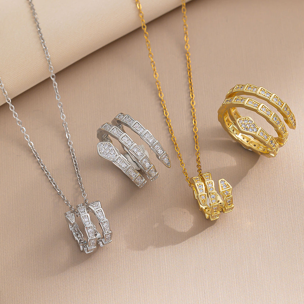 Fashionable Snake-Shaped Pendant Necklace for Women in Titanium Steel with Rhinestone Inlay and O-Chain