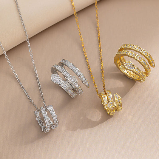 Fashionable Snake-Shaped Pendant Necklace for Women in Titanium Steel with Rhinestone Inlay and O-Chain