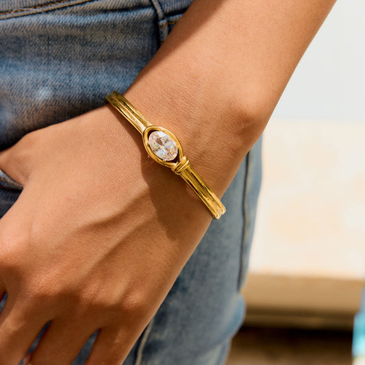 Pulsera Minimalista Geométrica de Acero Inoxidable con Acentos de Pedrería y Baño para Mujer