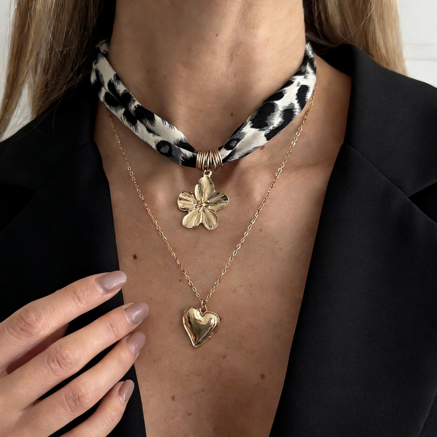 Vintage Leopard Print Resin Heart Pendant Necklace with Pearl and Alloy Details for Women