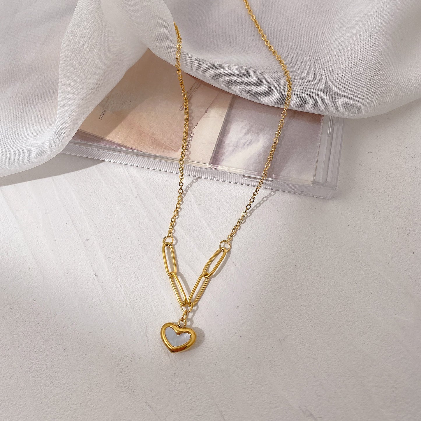 Fashionable Heart-Shaped Titanium Steel Necklace for Women with O-Chain and Vintage Collarbone Design