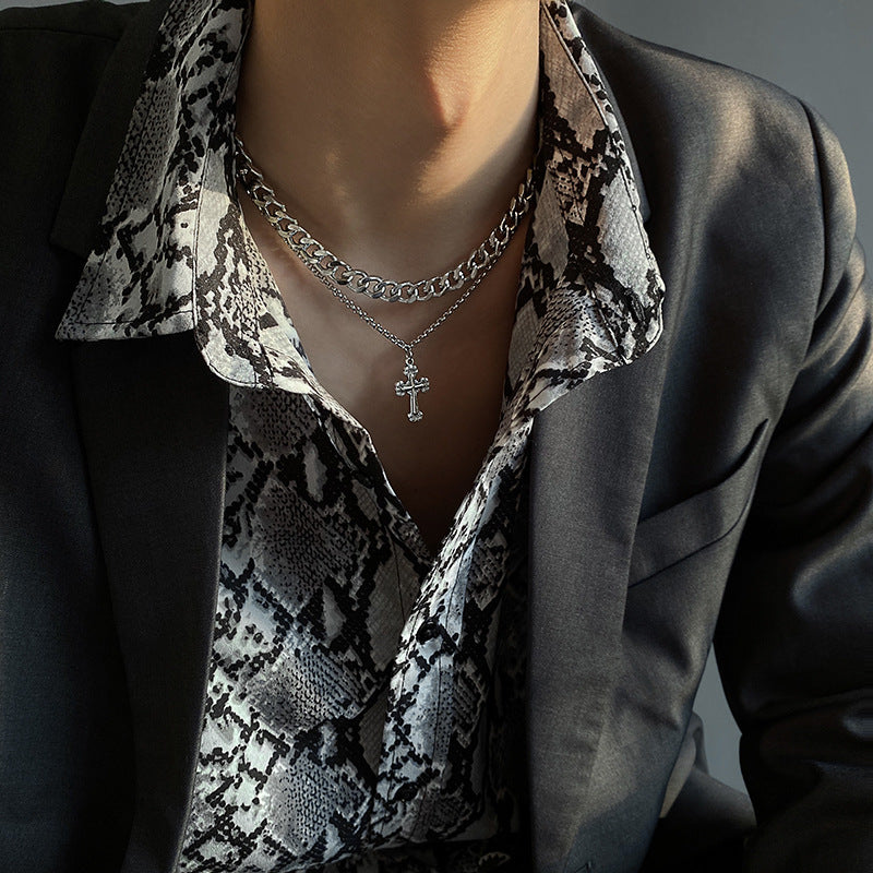 Collana Pendente a Croce Minimalista con Maglie Cubane in Acciaio al Titanio con Finitura Lucida Unisex