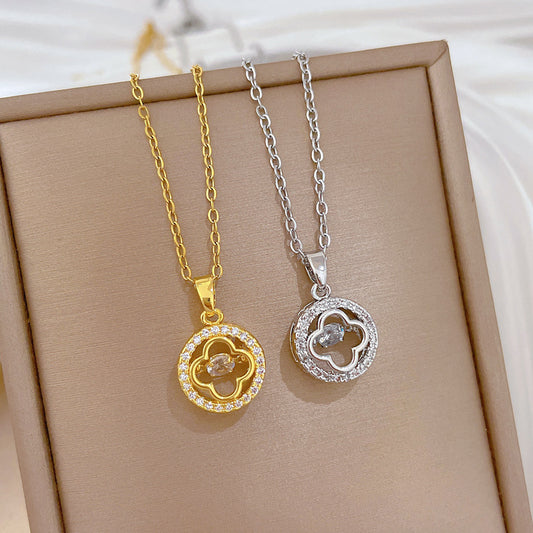 Collar minimalista de trébol de acero de titanio con incrustaciones de diamantes de imitación para mujeres y hombres, delicada cadena de clavícula