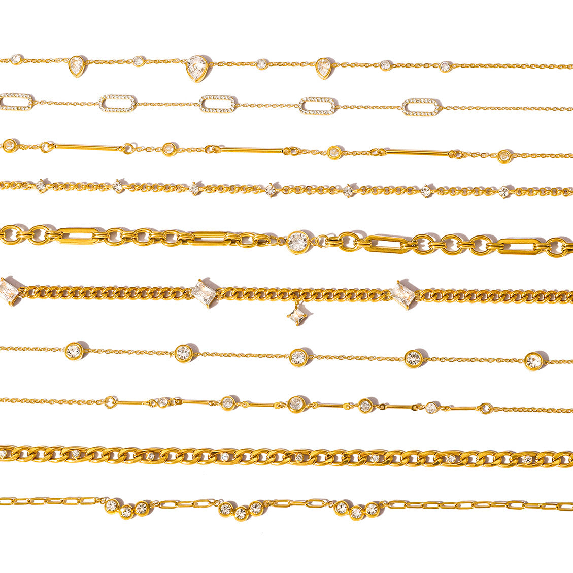 Collana con pendente geometrico minimalista in acciaio al titanio con intarsio di strass, catena a clavicola in acciaio inossidabile placcato da donna