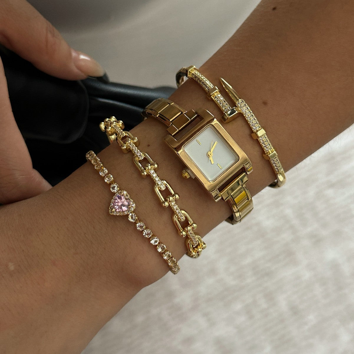 Luxury Heart Rhinestone Plated Brass Bracelet with Cable Chain and Clasp for Women