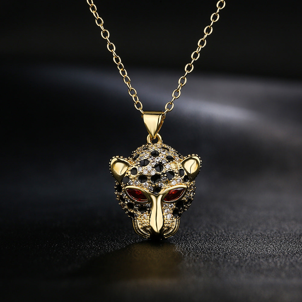 Collana Pendente Minimalista a Testa di Leopardo in Rame con Placcatura in Oro 18K e Intarsio di Zirconi
