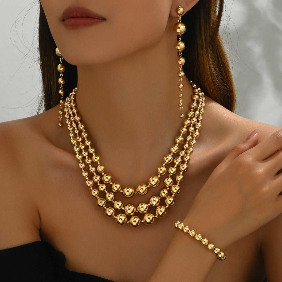 Set di collana con pendente in lega da donna in stile geometrico con orecchini e bracciale placcati, con anelli rotondi e ovali e catena a clavicola con perline