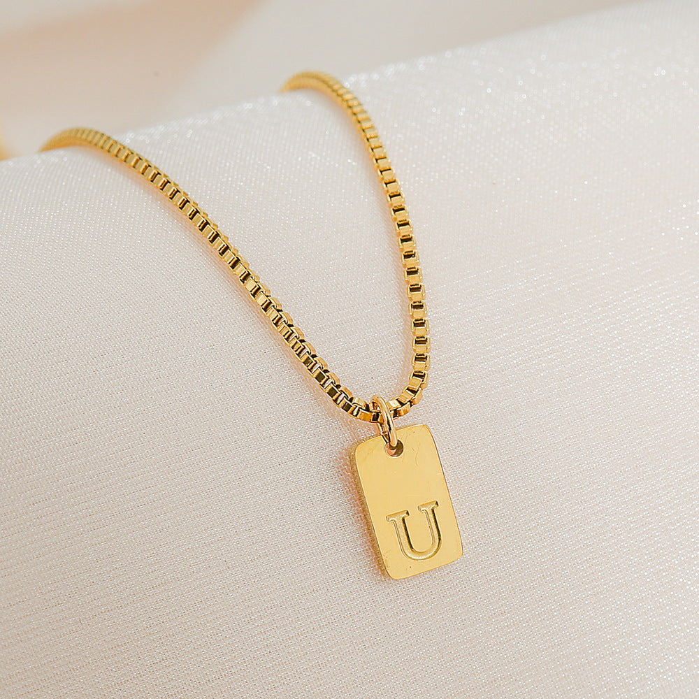 Collar con colgante de letra geométrica minimalista de acero inoxidable con baño de oro de 18 quilates para mujer