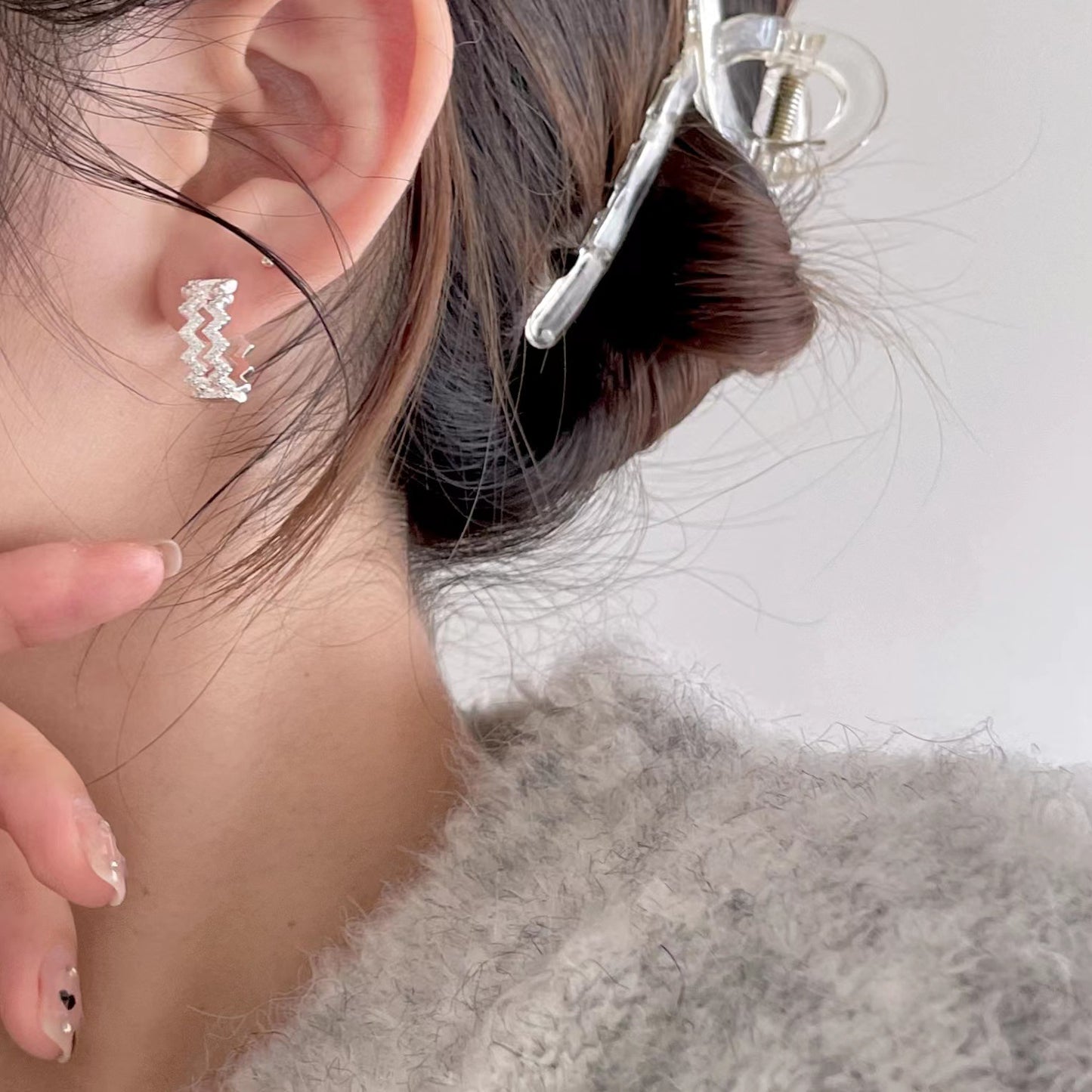 Minimalist Water-Drop-Shaped 925 Sterling Silver Earrings with Pearl Inlay for Women